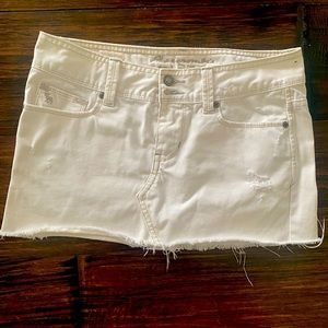 Abercrombie white denim mini skirt. Size 0.